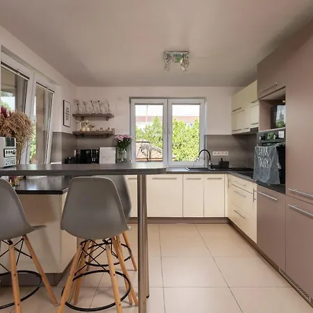 Sleeply Zlotniki- Dom Dla 18 Osob 펜션 *