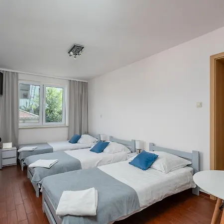 Sleeply Zlotniki- Dom Dla 18 Osob * 브로츠와프