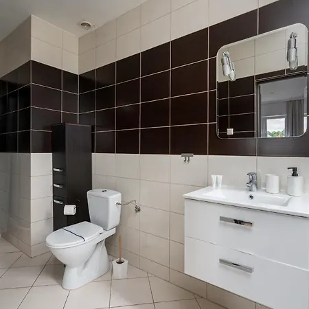 Sleeply Zlotniki- Dom Dla 18 Osob 브로츠와프